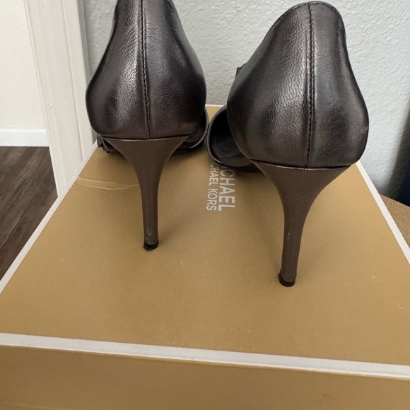 Michael Michael Kors Bella Metallic Pump Heels - Picture 3 of 5